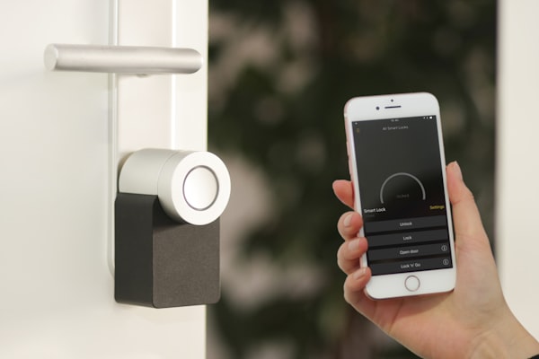 Aqara door sensor installation close-up